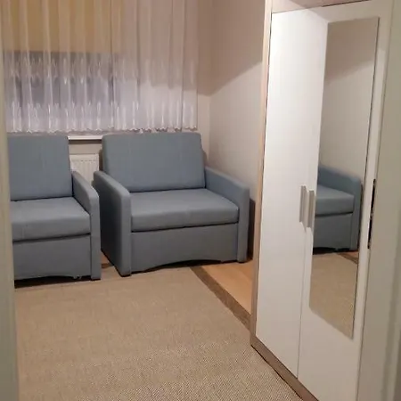 Kawalerka Na Parterze *